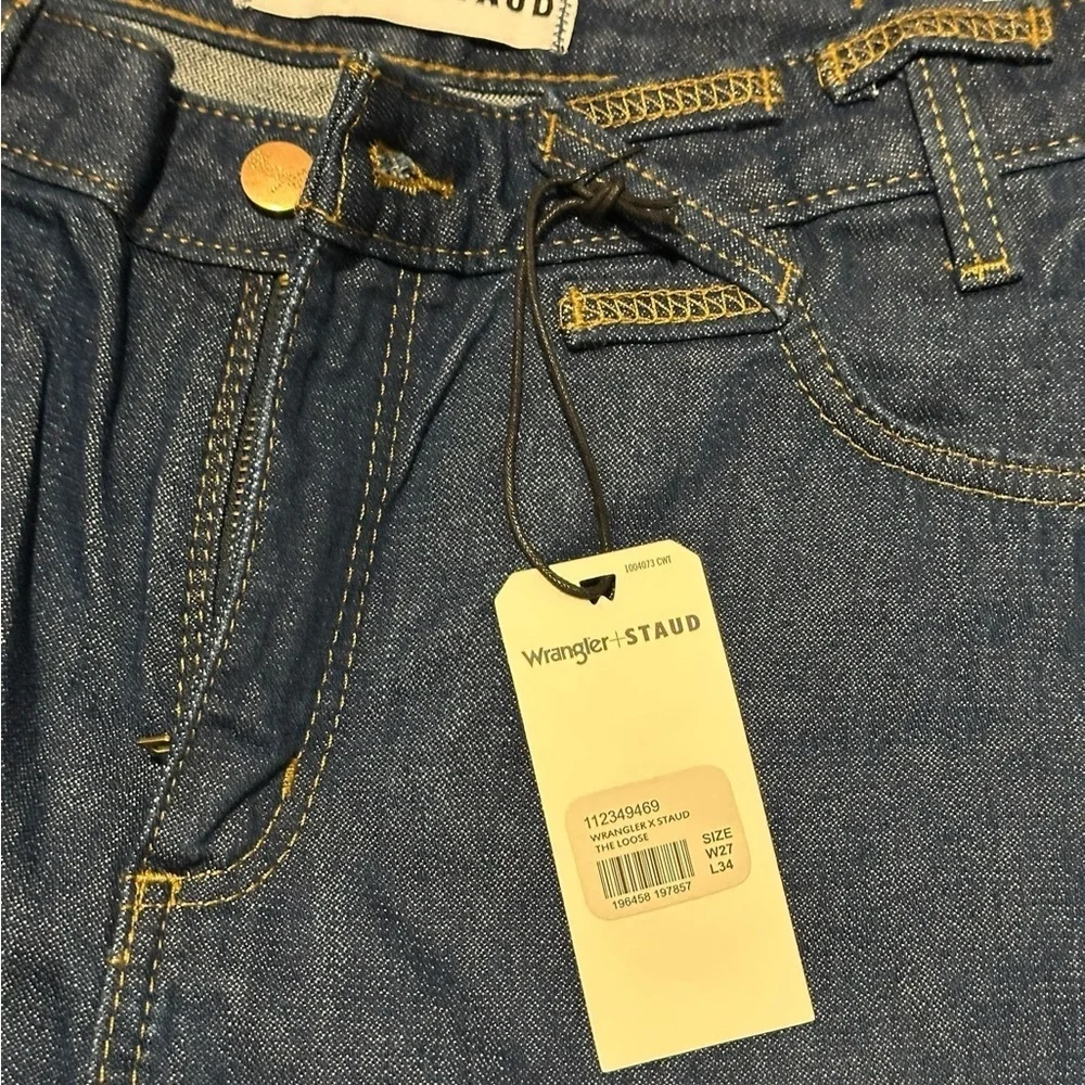 Wrangler Blue Relaxed Fit Jeans with Timeless Appeal